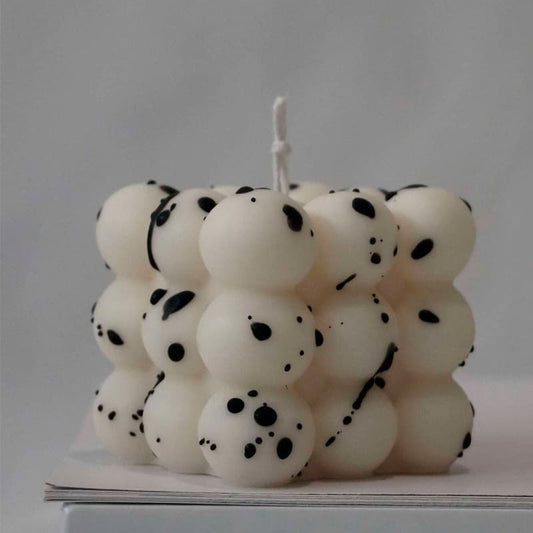 Vormkaars - Bubbelkaars met zwarte stippen